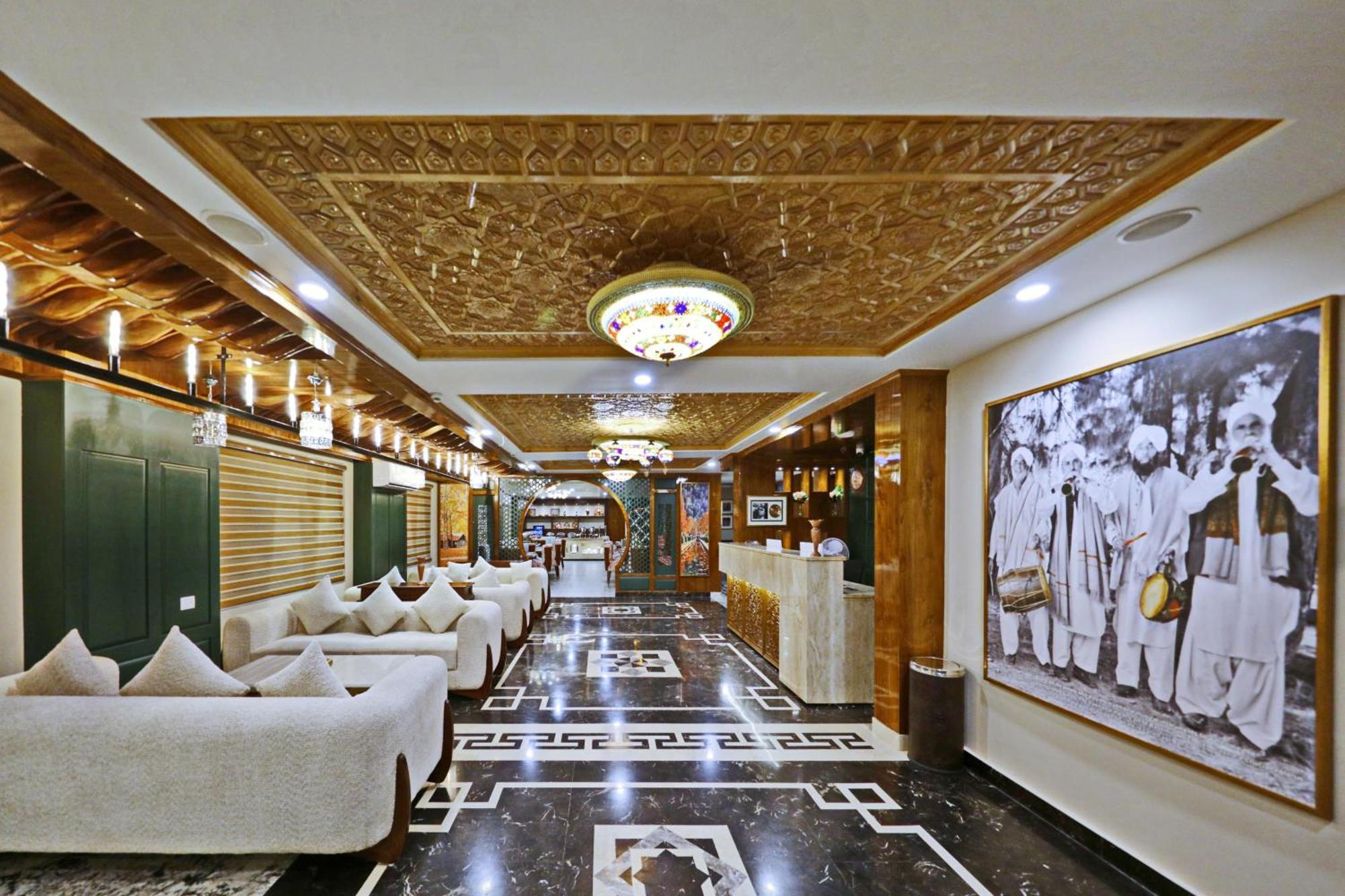 Hotel Blanco Srīnagar Esterno foto
