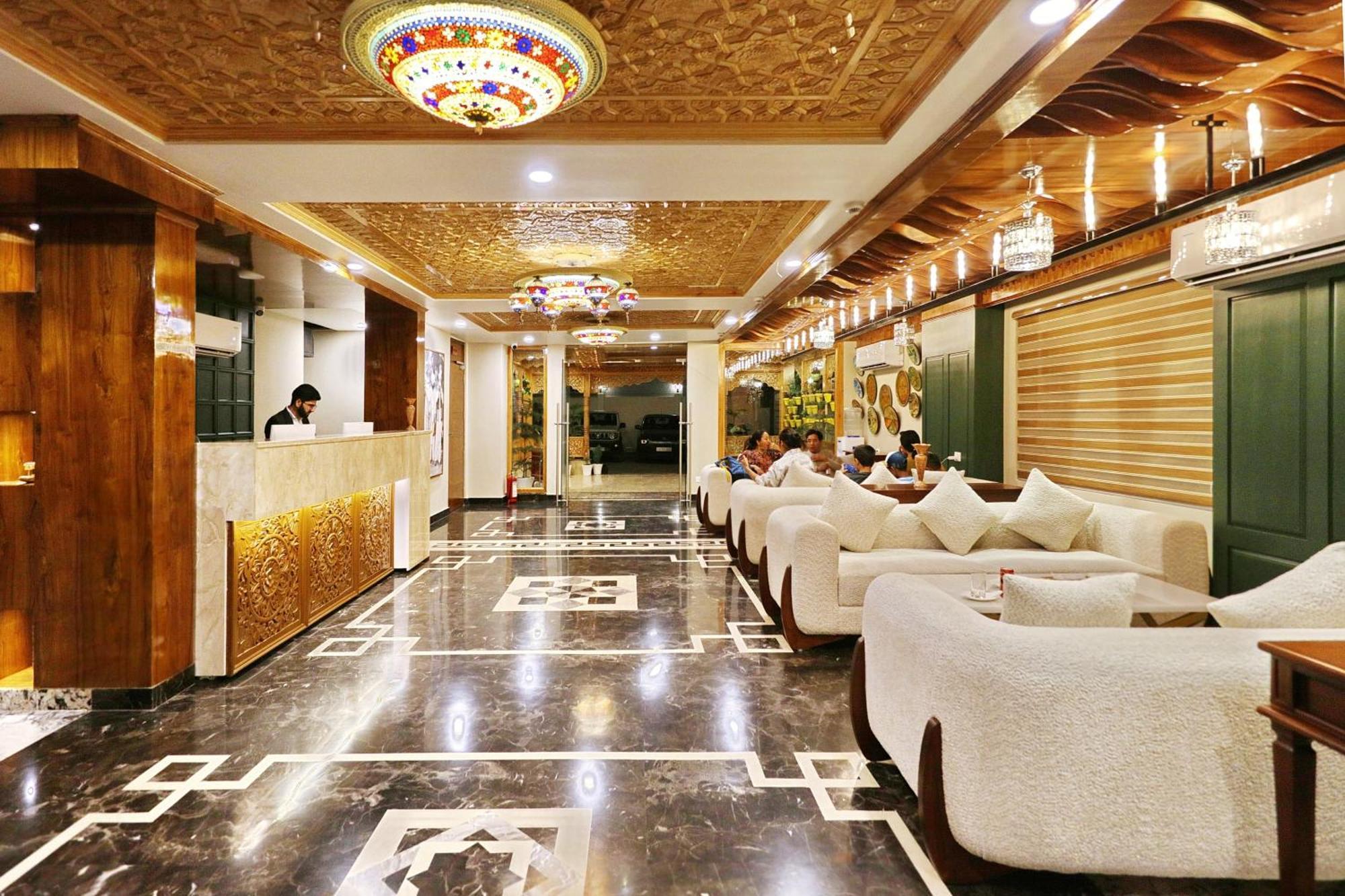 Hotel Blanco Srīnagar Esterno foto