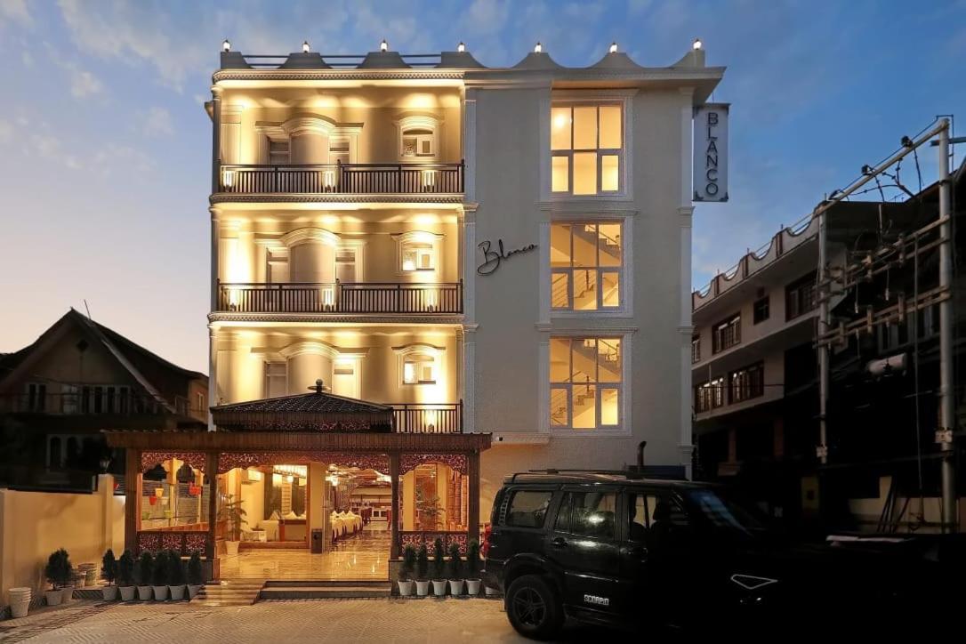Hotel Blanco Srīnagar Esterno foto