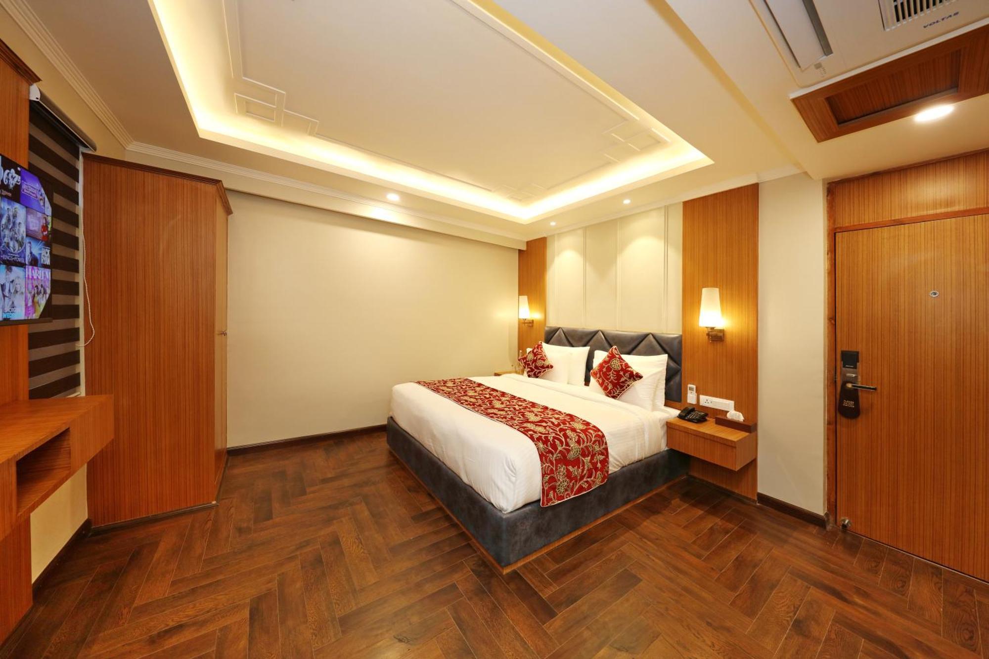 Hotel Blanco Srīnagar Esterno foto
