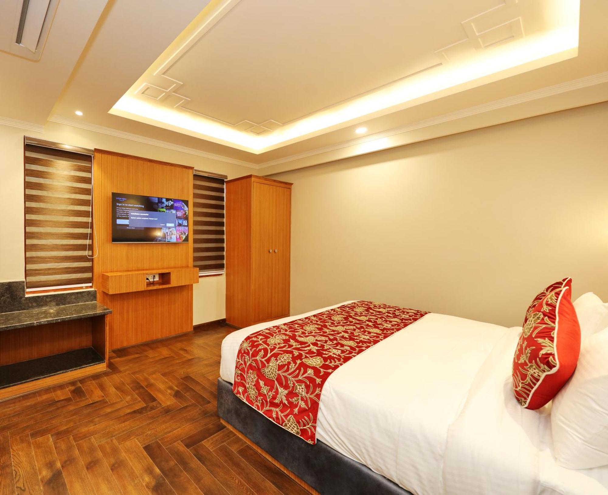 Hotel Blanco Srīnagar Esterno foto