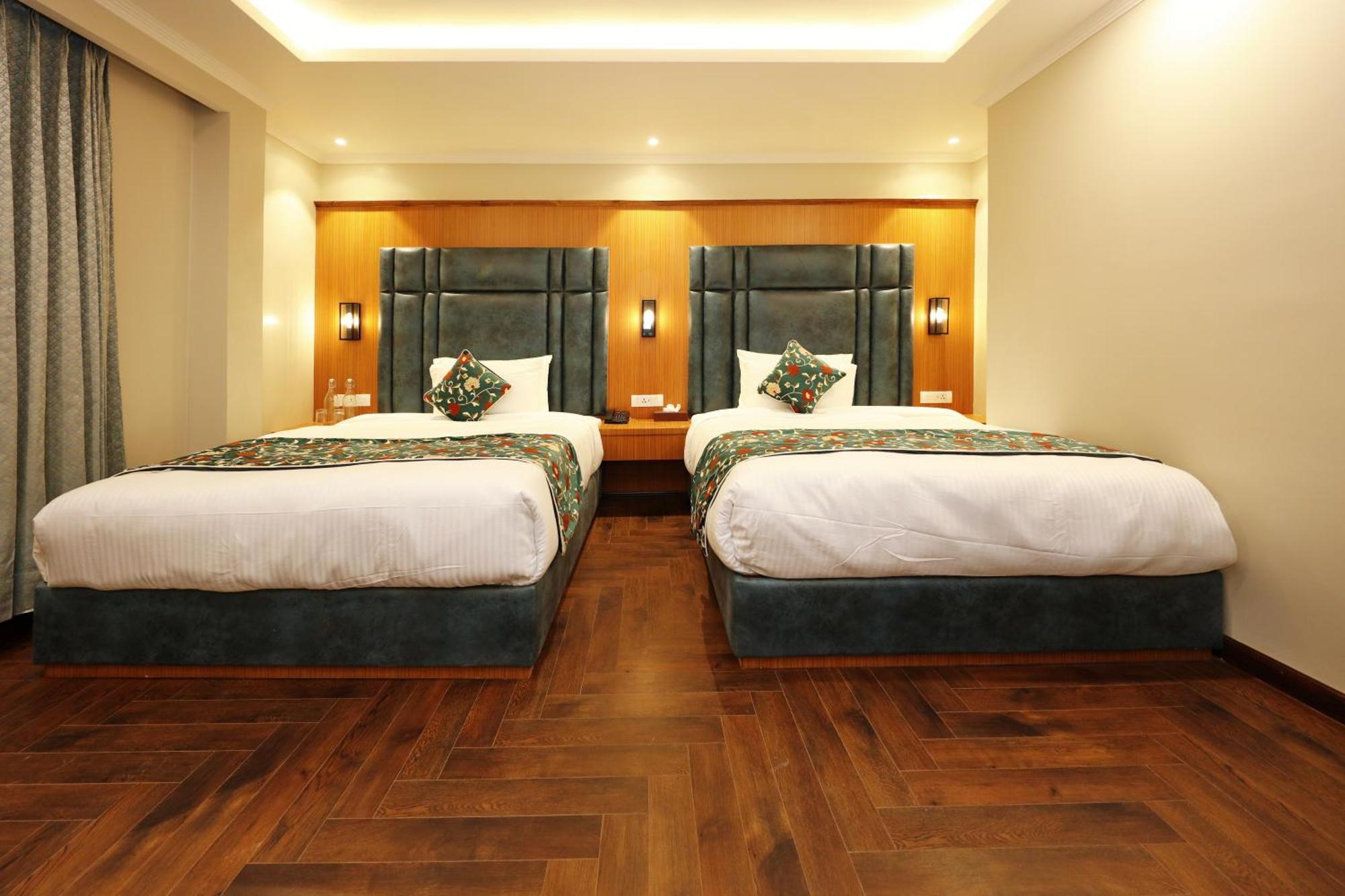 Hotel Blanco Srīnagar Esterno foto