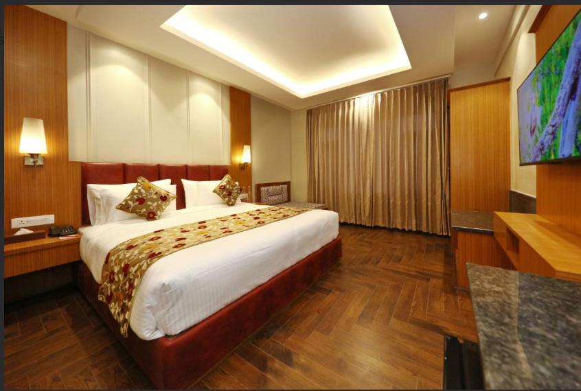 Hotel Blanco Srīnagar Esterno foto